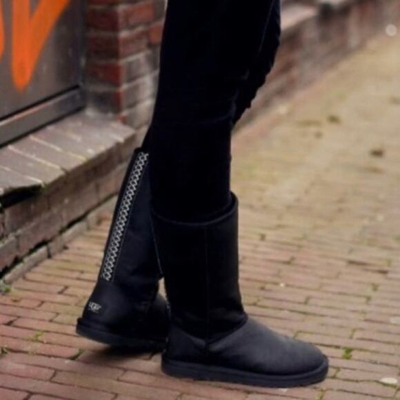 UGG Tall Boot - Black - 6 Wide - Picture 1 of 14